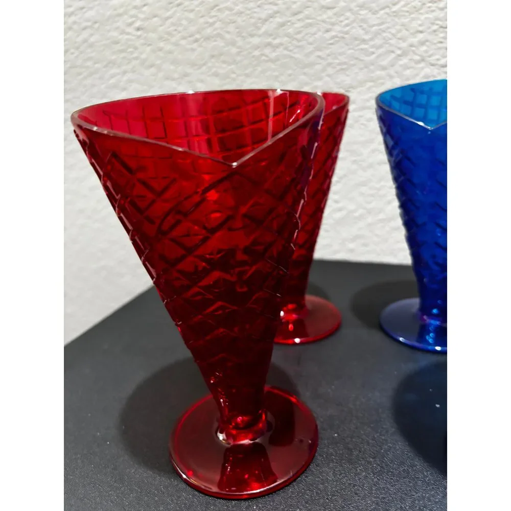 Blue and red plastic ice cream cups set of four ￼